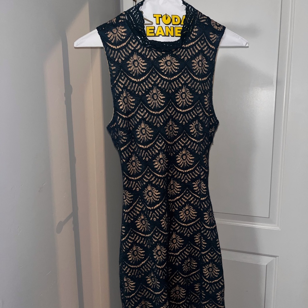 Sleeveless Green Lace Overlay Dress with Nude Lining